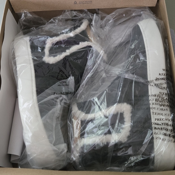 Lucky Brand Black Kichai Cozy Chelsea Boot Size 7 - Brand New - Picture 7 of 8